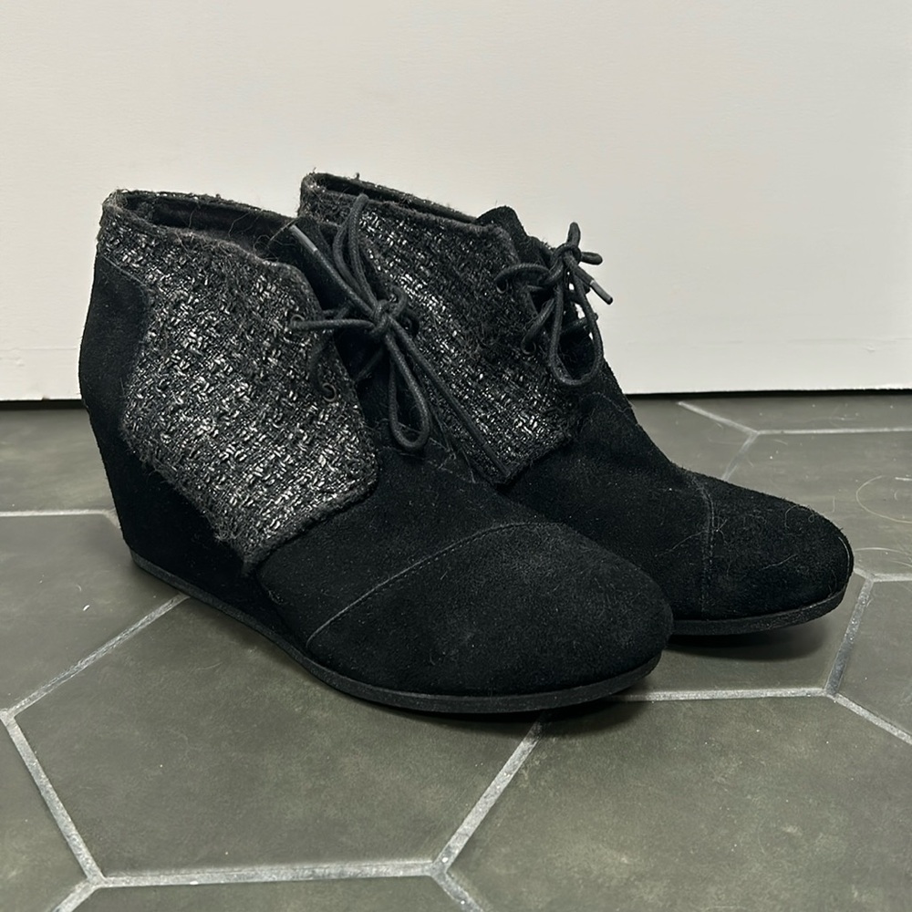 TOMS Black Metallic Desert Wedge Booties Size 12 Women’s Lace Up Ankle Boots